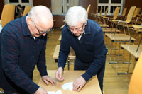 Wahlkommission bei der Arbeit